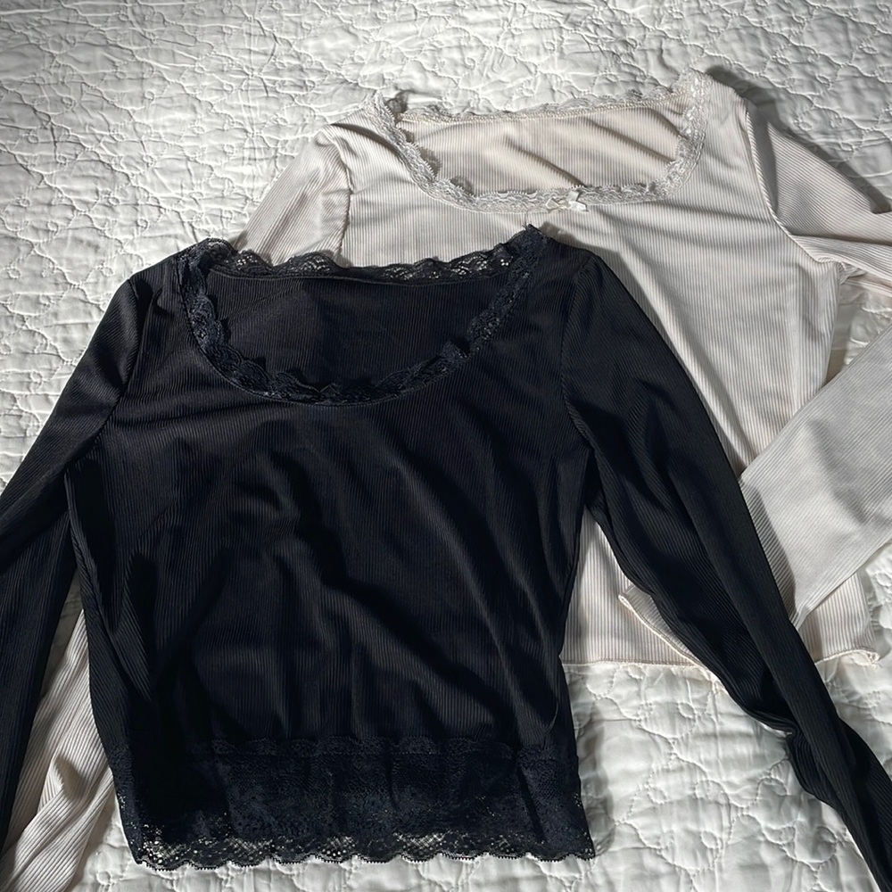 Set of, 2 women ’s body, long sleeves shirts, size, M ,color, black and tan.
